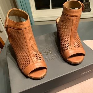 Vince Camuto sandal size 7